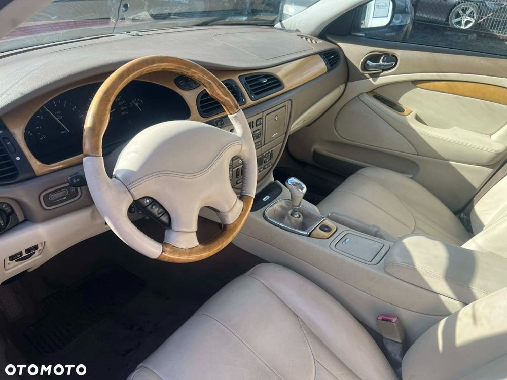 Jaguar S-Type - 7