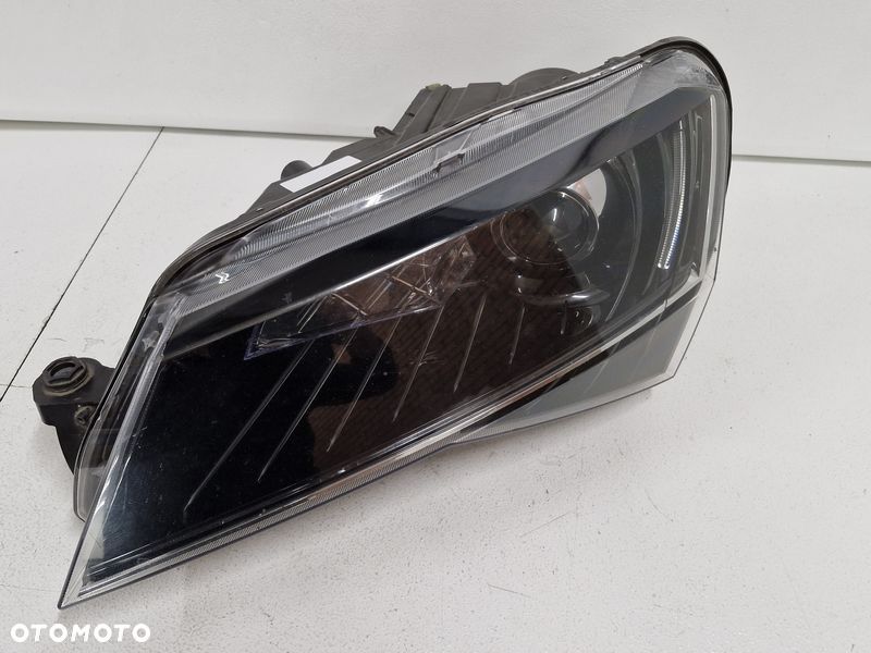 SKODA SUPERB 3 III LAMPA LEWY PRZÓD LEWA PRZEDNIA REFLEKTOR XENON - 1