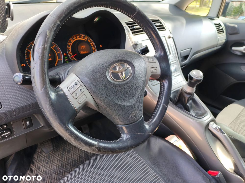 Toyota Auris - 14