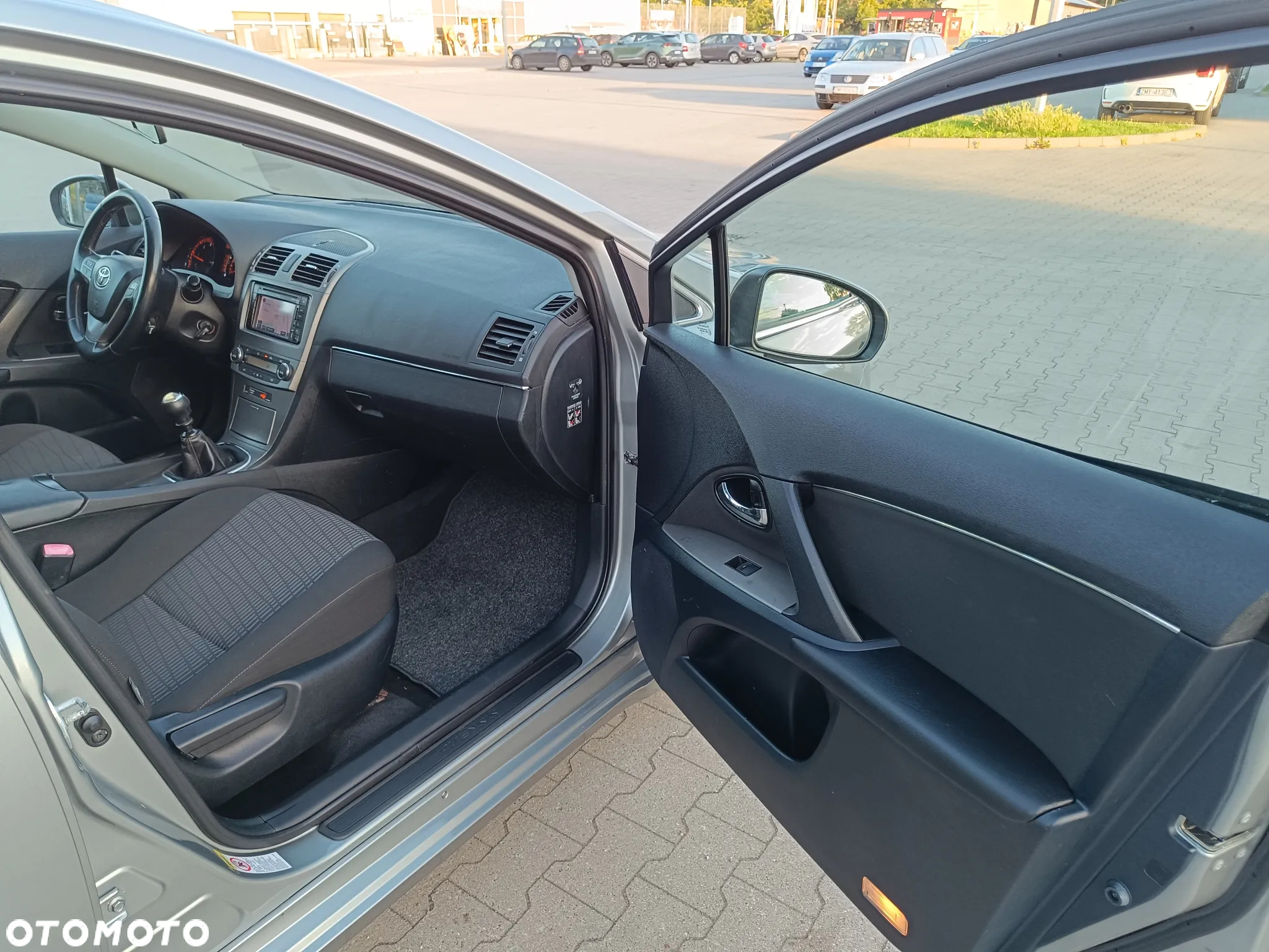 Toyota Avensis 2.0 D-4D Combi Executive - 17