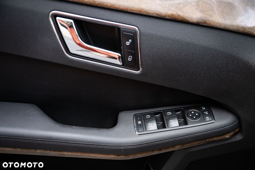 Mercedes-Benz Klasa E 220 CDI DPF BlueEFFICIENCY Automatik Elegance - 16