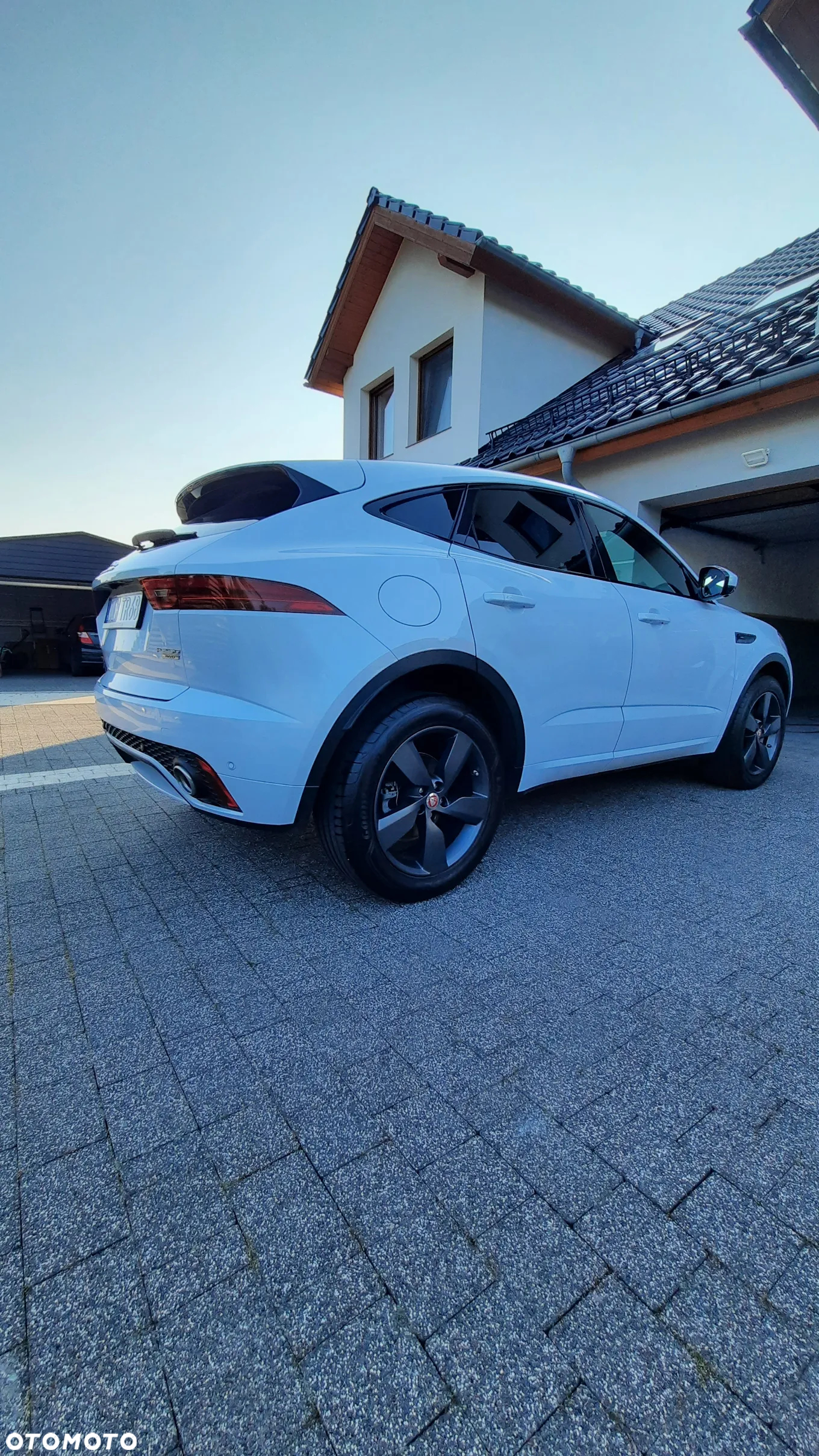 Jaguar E-Pace P250 AWD R-Dynamic - 5