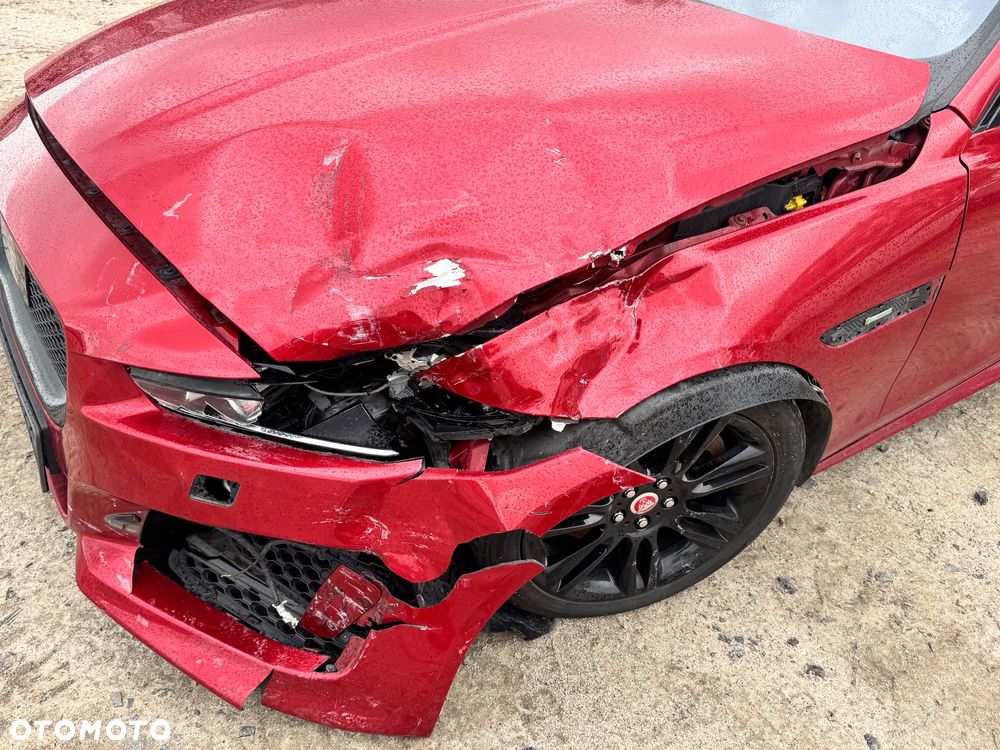 Jaguar XE 20t R-Sport - 11