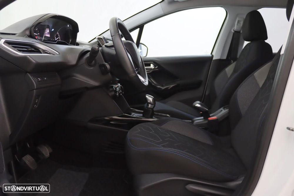 Peugeot 2008 1.2 PureTech Signature - 4