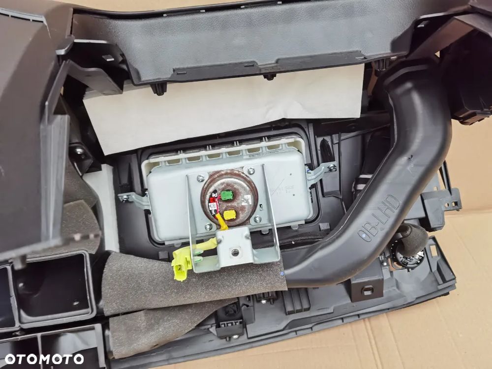 DESKA ROZDZIELCZA KONSOLA SKÓRA MERCEDES W470 X-KLAS - 6