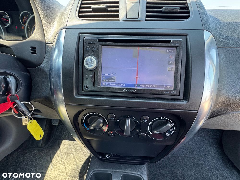 Suzuki SX4 - 12