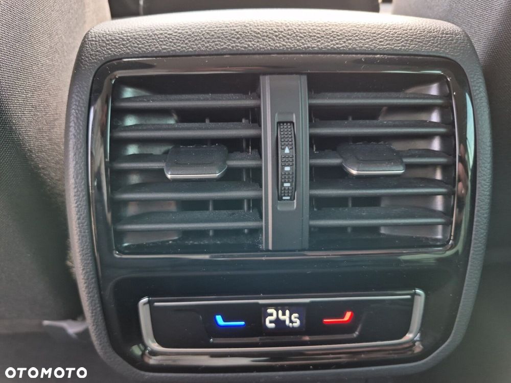 Volkswagen Passat Variant 2.0 TDI SCR Business DSG - 13
