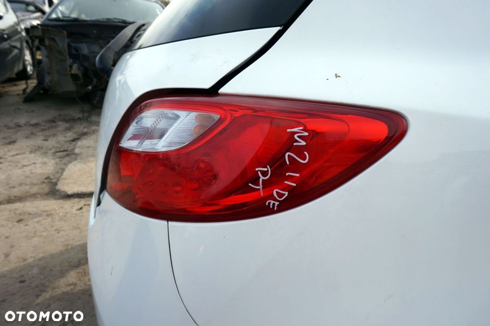 LAMPA TYLNA PRAWA 2 II DE LIFT 5D HB D651-51-150M MAZDA 2010-2014 - 2