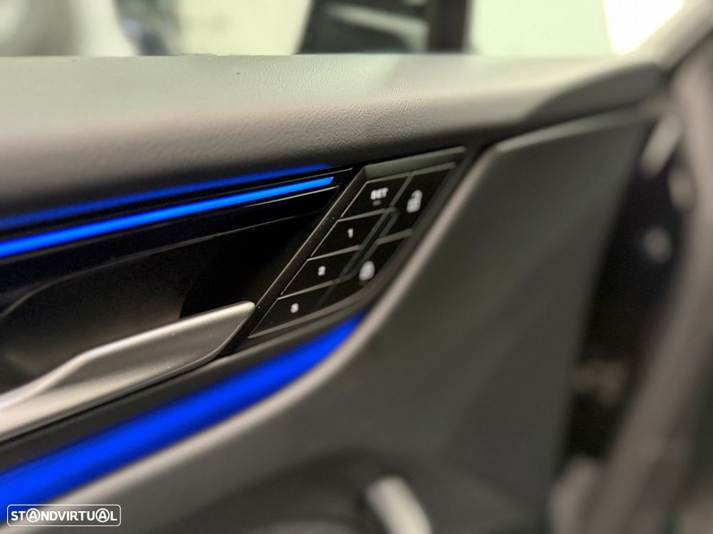 Porsche Macan Electric 4 - 21