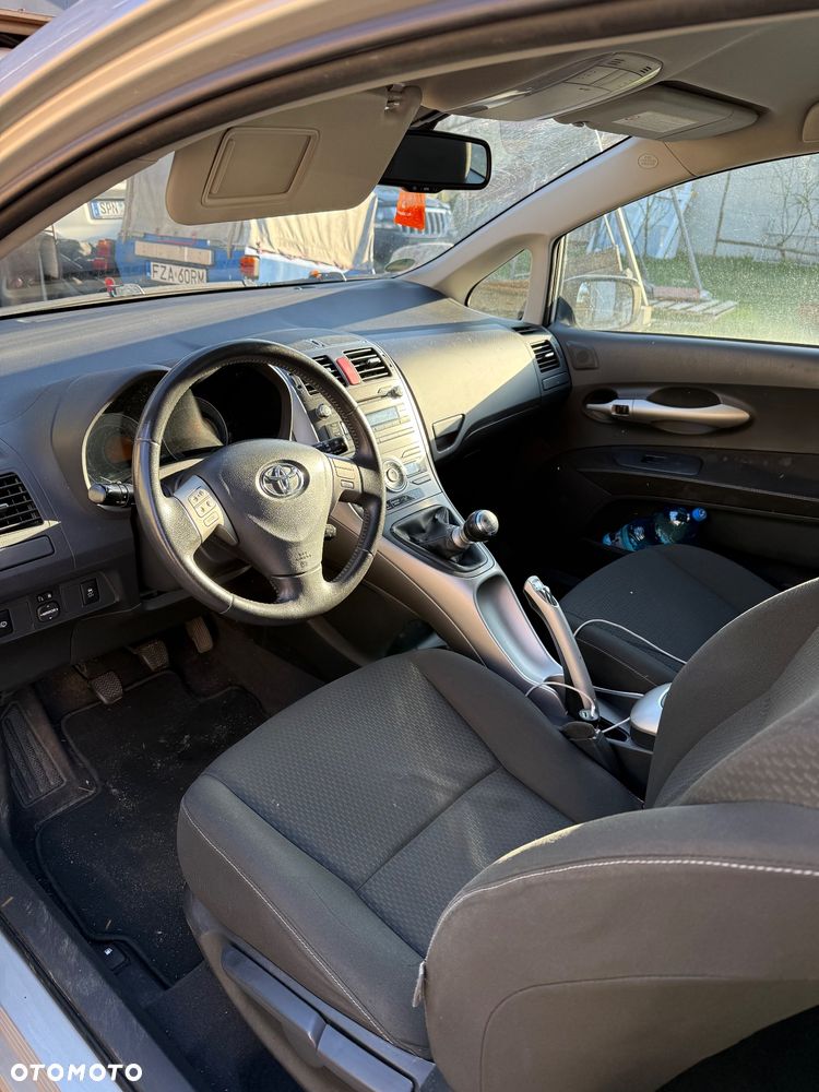 Toyota Auris 2.2 D-4D X - 6