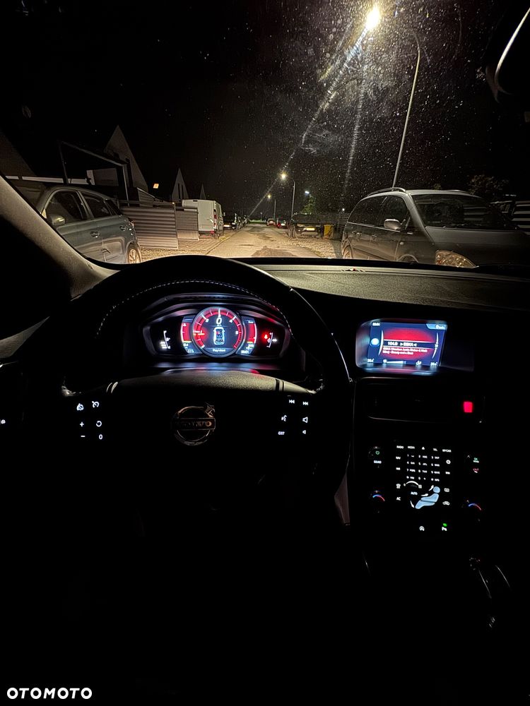 Volvo V60 D4 Kinetic - 22