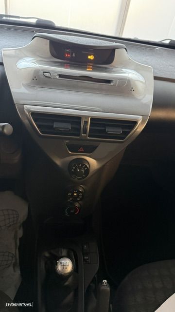 Toyota iQ 1.0 VVT-i - 11