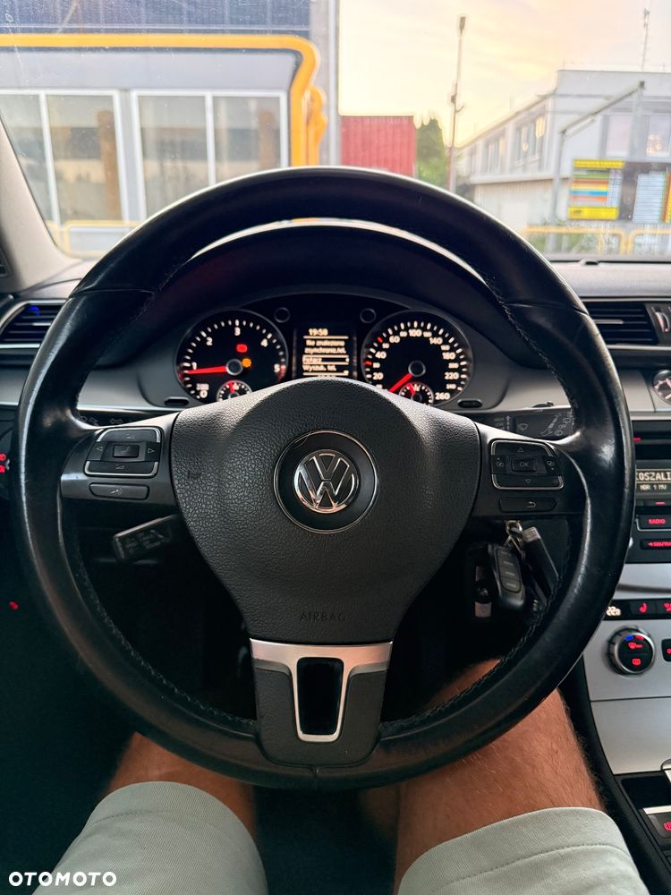 Volkswagen Passat - 10