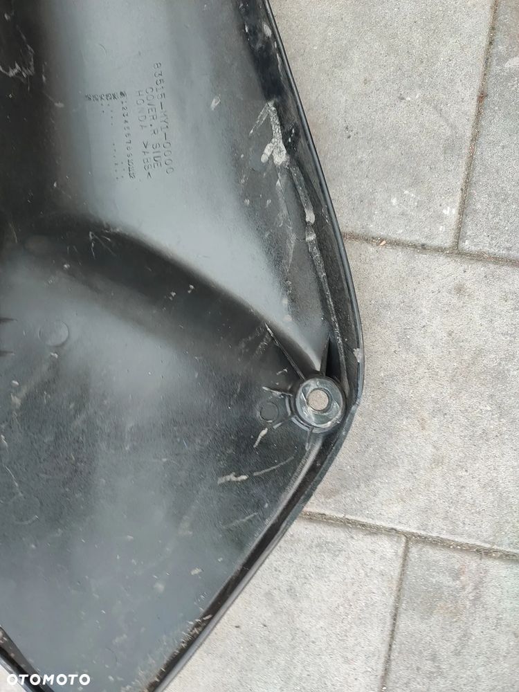 Owiewka, osłona, bok, boczek, zadupek, ogon Honda XRV 750 Africa Twin 750 - 20