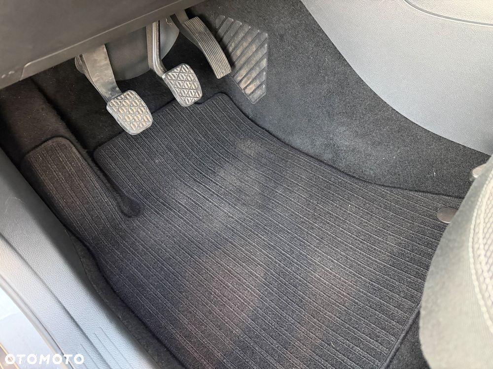 Mercedes-Benz Klasa B 180 BlueEFFICIENCY Edition - 27