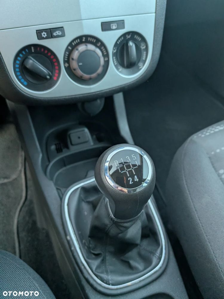 Opel Corsa 1.4 16V Satellite - 32