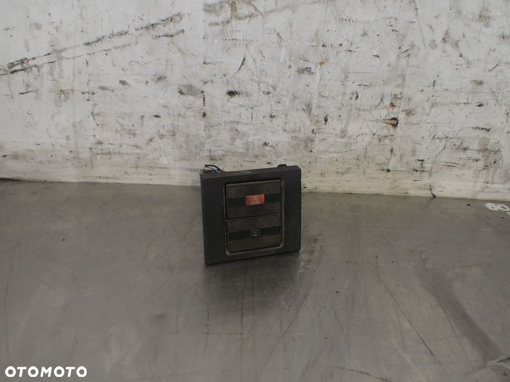 PRZEŁĄCZNIK ŚWIATEŁ AWARYJNYCH VOLKSWAGEN T4 TRANSPORTER 1.9 703953235   701858139 - 1