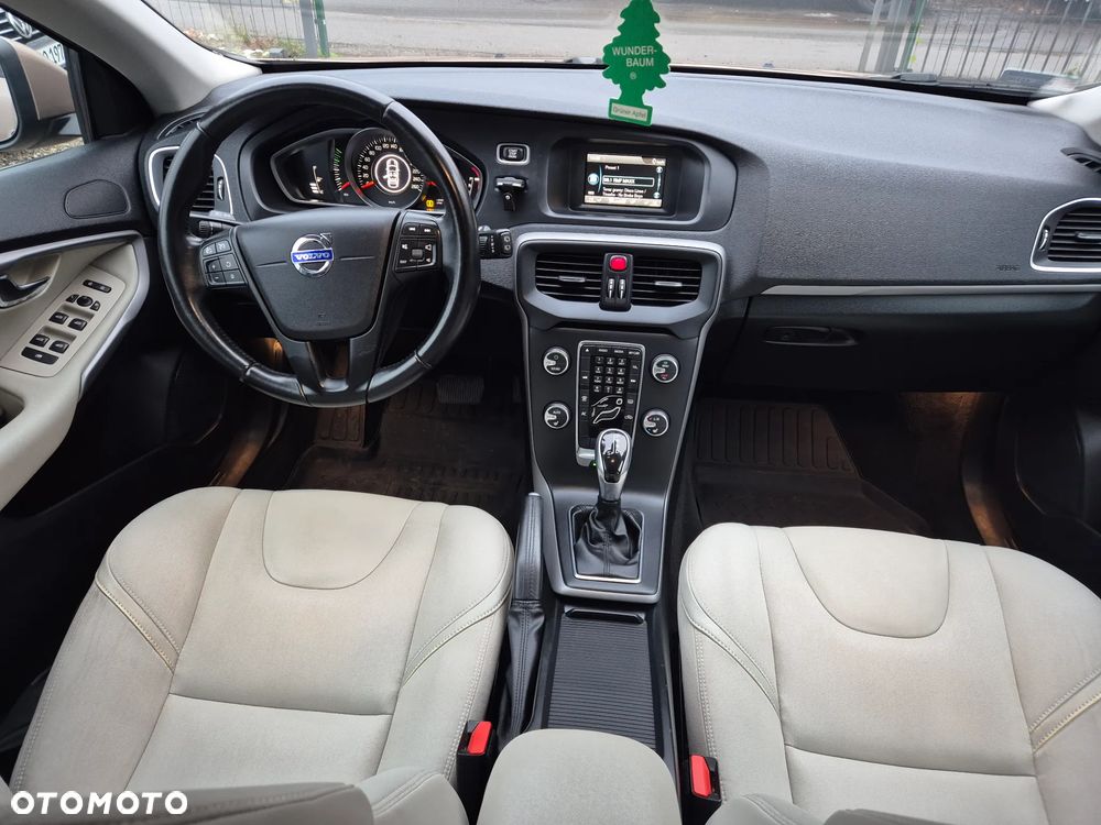 Volvo V40 D3 Momentum - 7