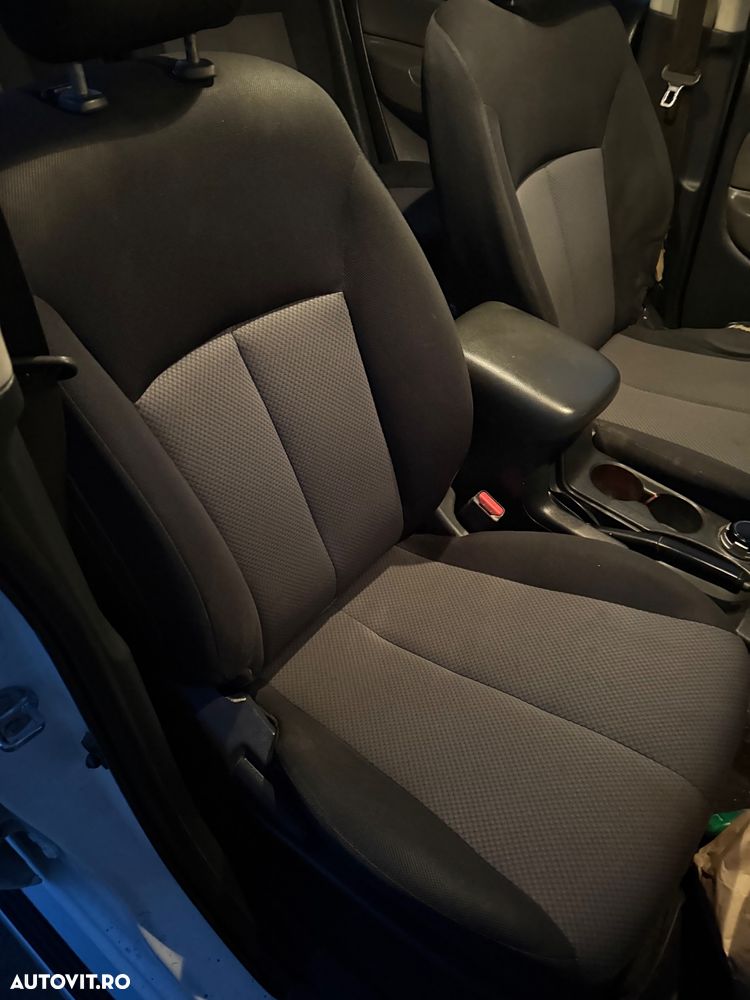 Mitsubishi L200 Double Cab 2.4 DI-D M/T Intense - 32