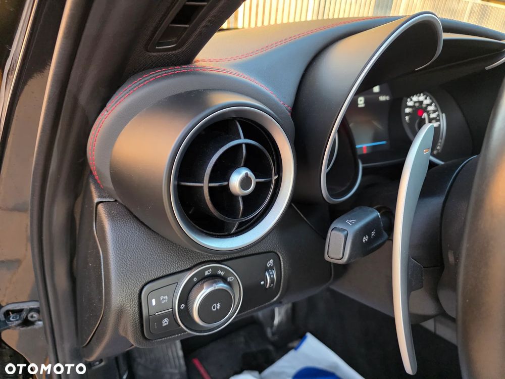 Alfa Romeo Giulia 2.0 Turbo 16V AT8-Q4 Estrema - 9