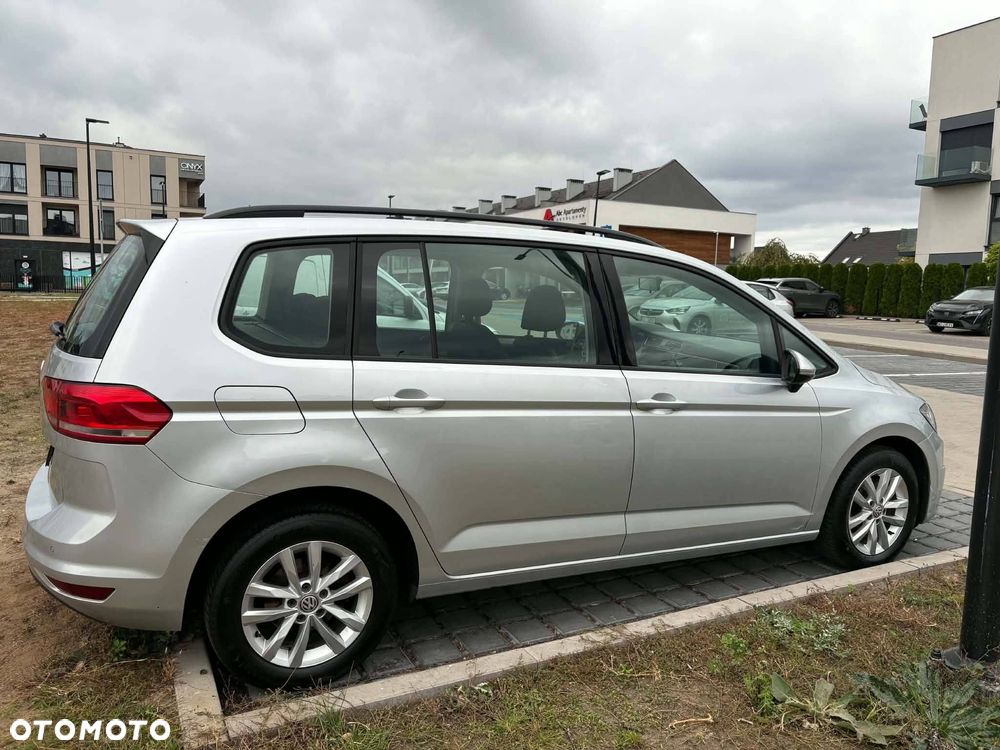 Volkswagen Touran - 4