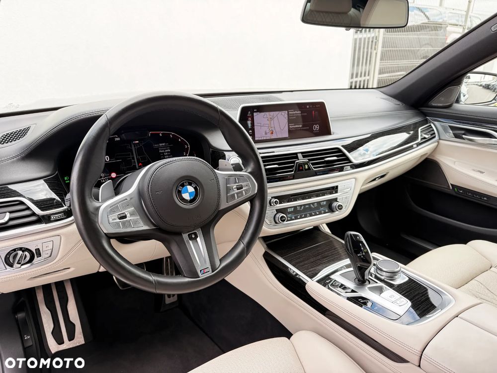 BMW Seria 7 750i xDrive - 28