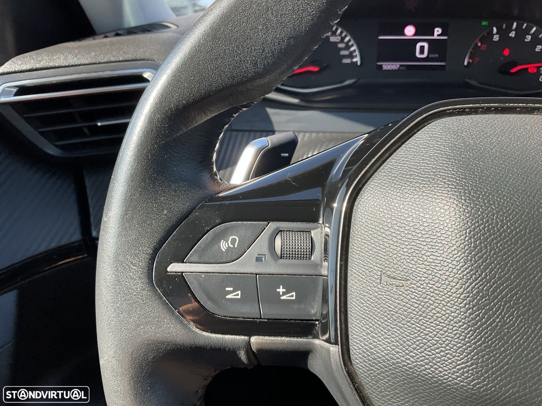 Peugeot 2008 1.2 PureTech Allure Pack EAT8 - 32