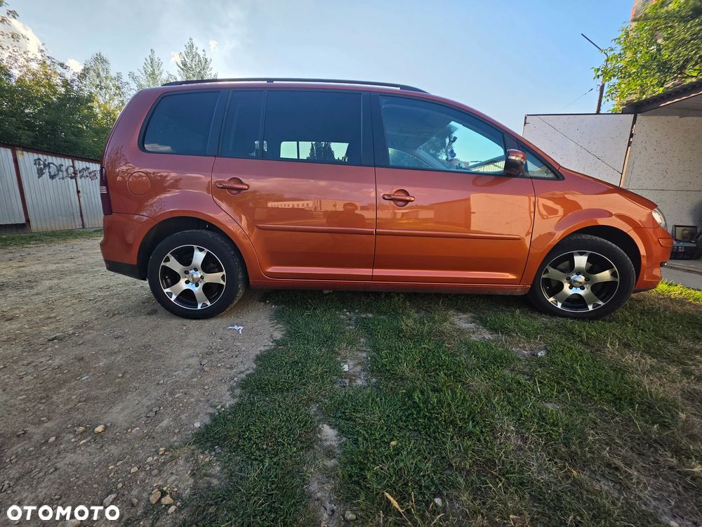 Volkswagen Touran 1.4 TSI Comfortline - 1