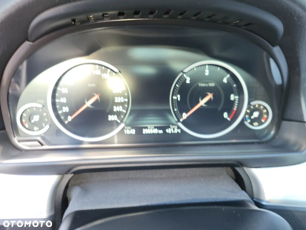 BMW Seria 5 520d xDrive - 10