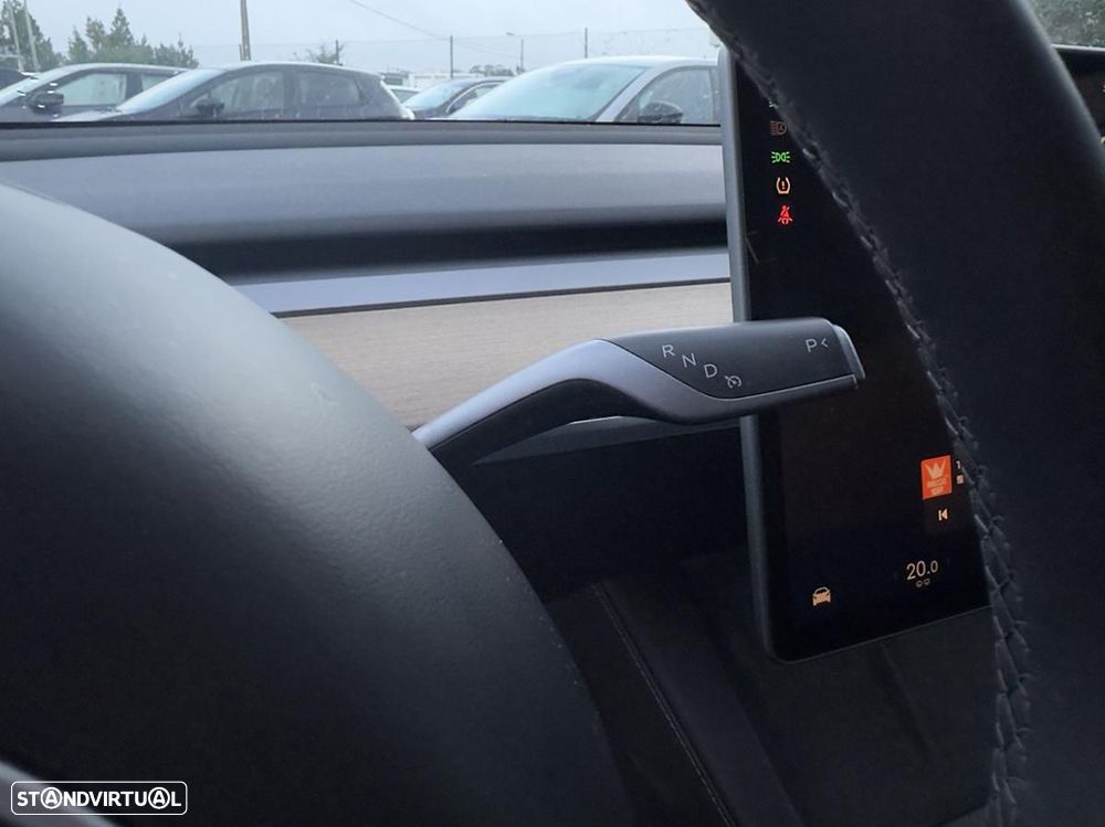 Tesla Model Y Standard - 25