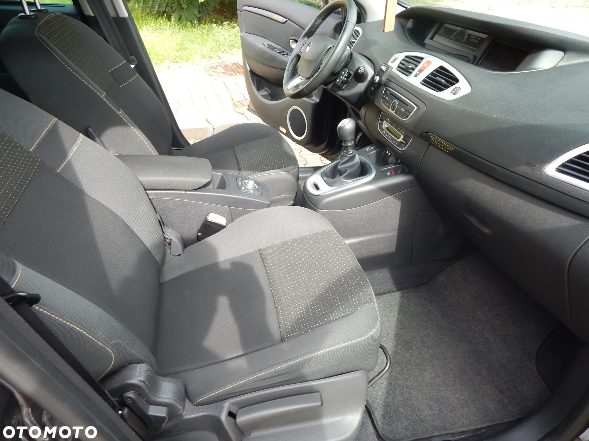 Renault Scenic 1.9 dCi Privilege - 8