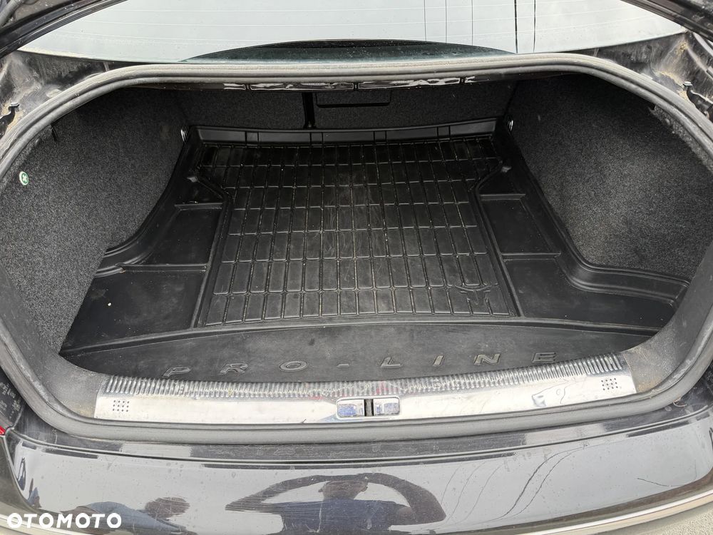 Volkswagen Passat - 12
