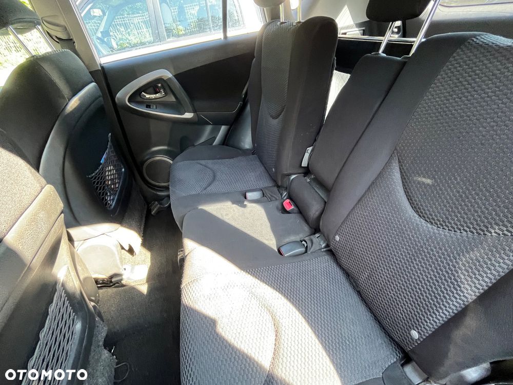 Toyota RAV4 - 6