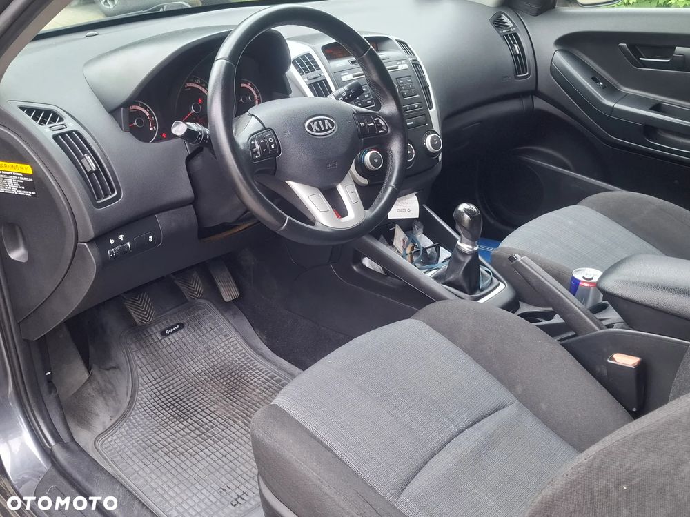 Kia Ceed - 9