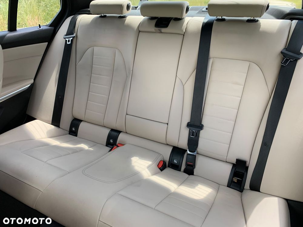 BMW Seria 3 320d xDrive M Sport Shadow - 9