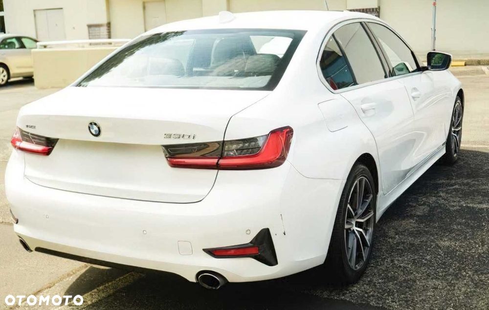 BMW Seria 3 330i xDrive Luxury Line - 4