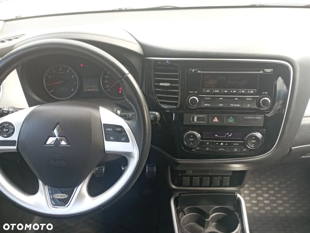 Mitsubishi Outlander 2.0 Invite + 2WD - 7