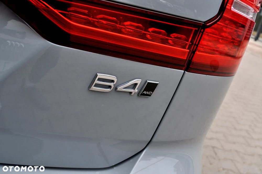 Volvo V60 Cross Country B4 D AWD Plus - 32