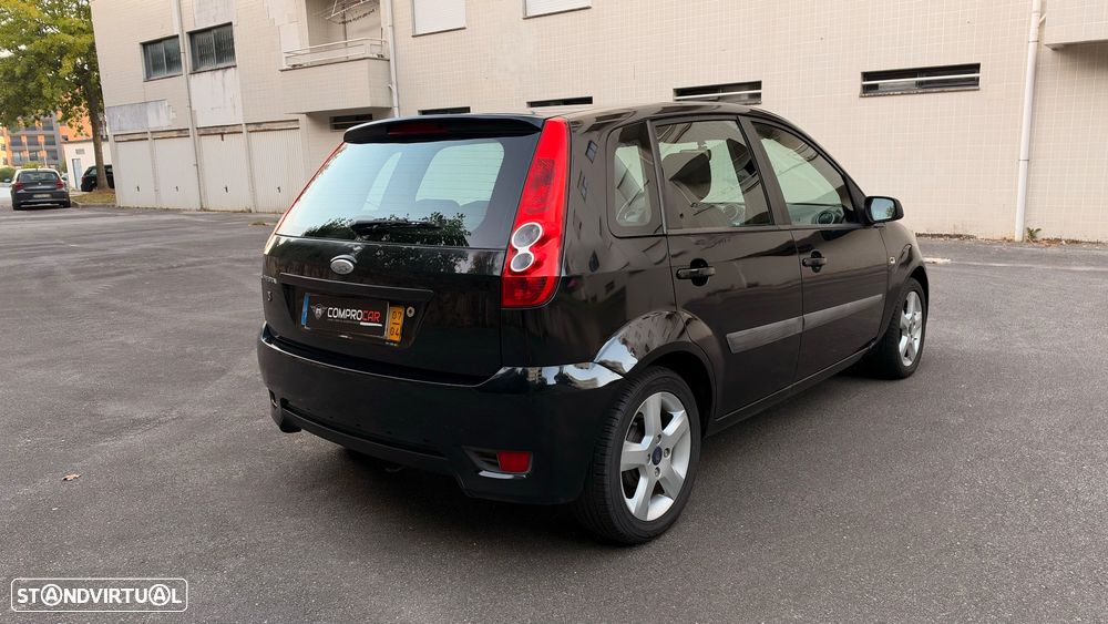 Ford Fiesta 1.25 Ghia - 10
