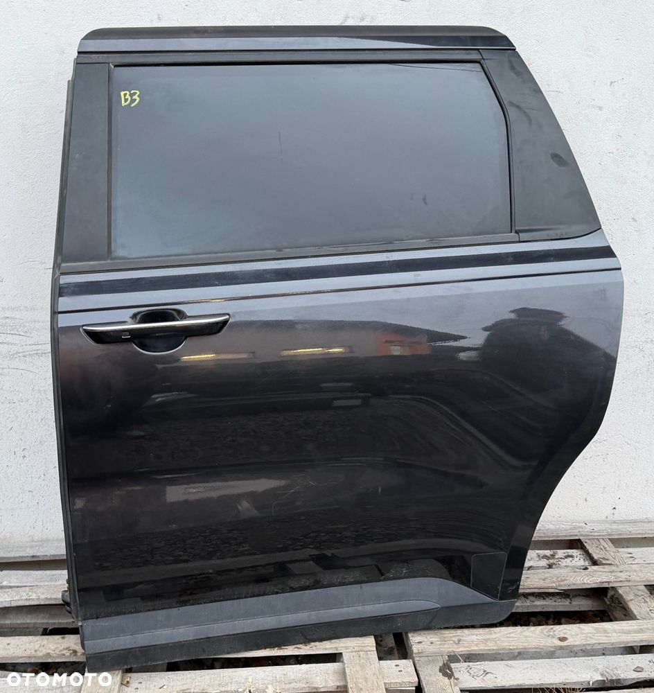 B3 CARNIVAL IV 2020 - DRZWI LEWE TYŁ TYLNE KOMPLETNE P2M - 1