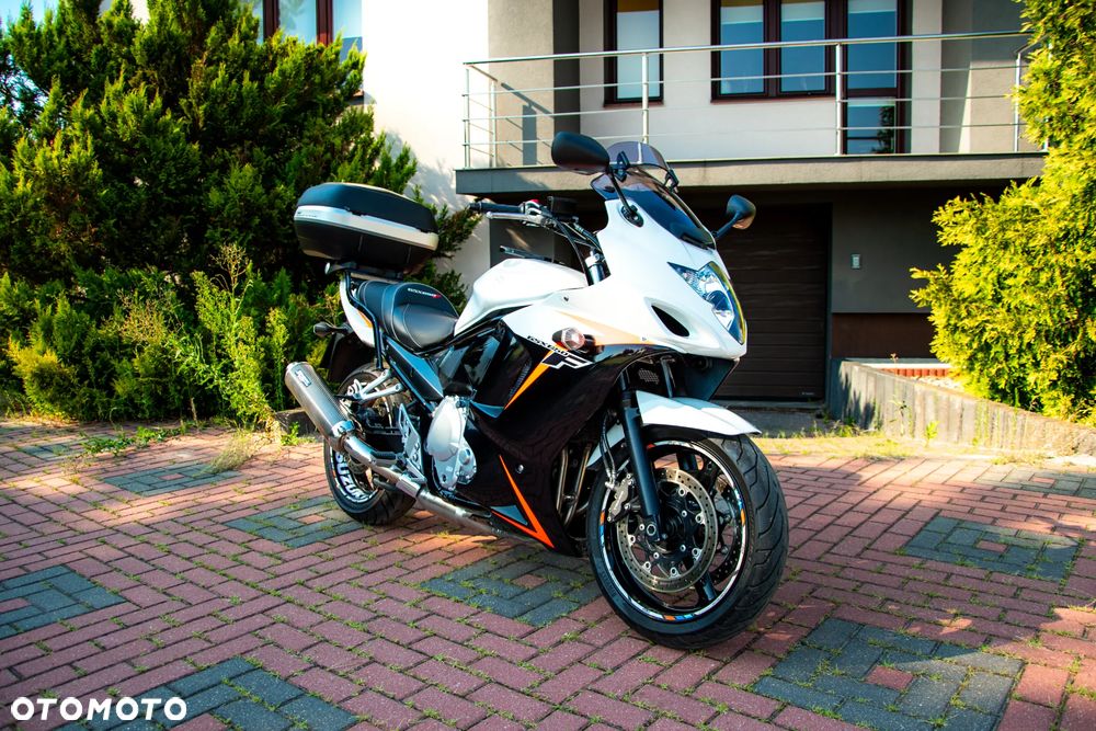 Suzuki GSX - 2