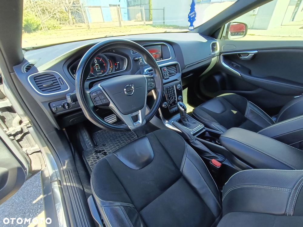 Volvo V40 D2 Geartronic RDesign - 20