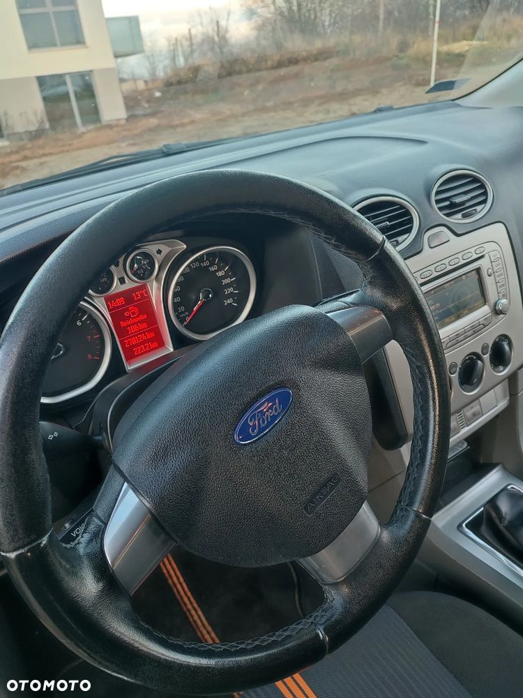 Ford Focus 1.6 Trend EU5 - 16