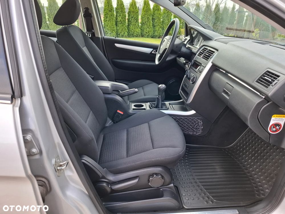 Mercedes-Benz Klasa B 170 Special Edition - 38