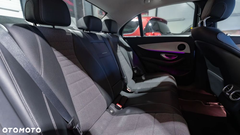 Mercedes-Benz Klasa E 220 d 9G-TRONIC - 16