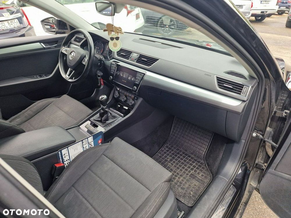 Skoda Superb 2.0 TDI Ambition - 32