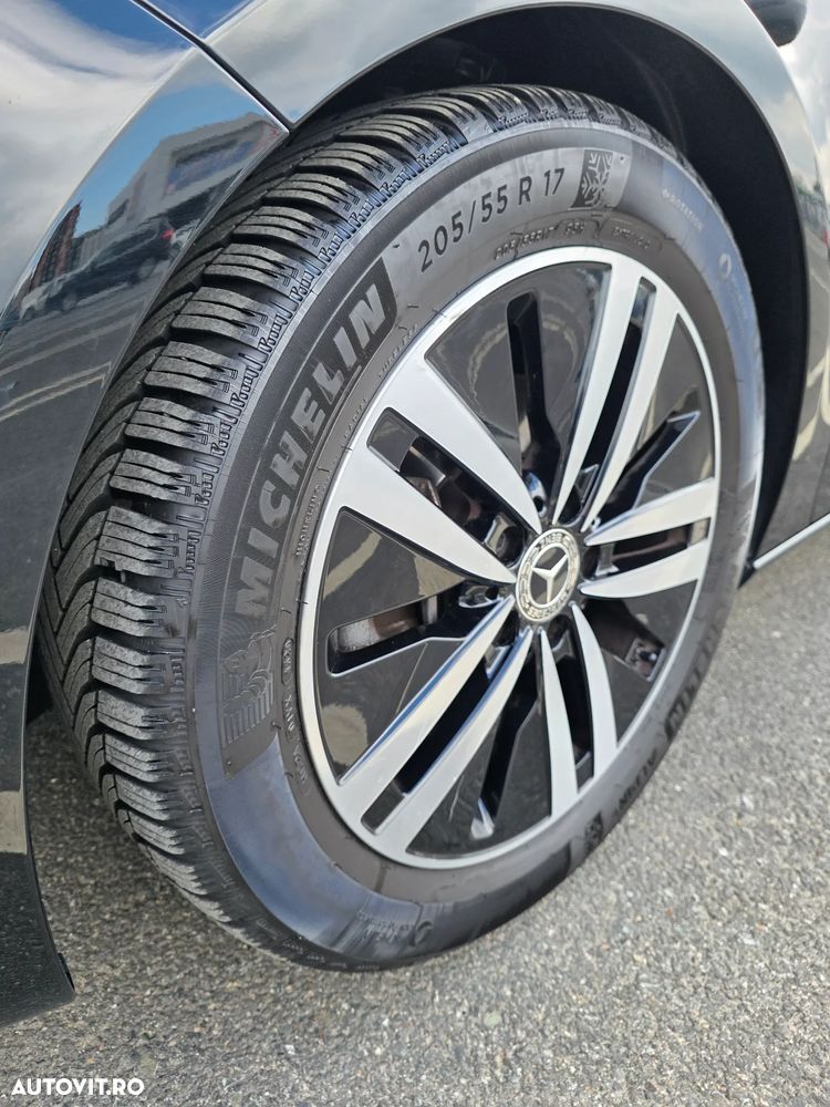 Mercedes-Benz A 180 Sedan 7G-DCT - 14