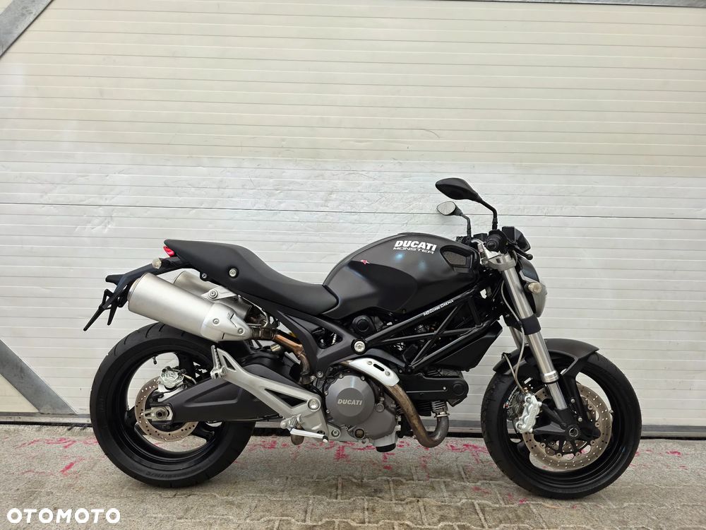 Ducati Monster - 10