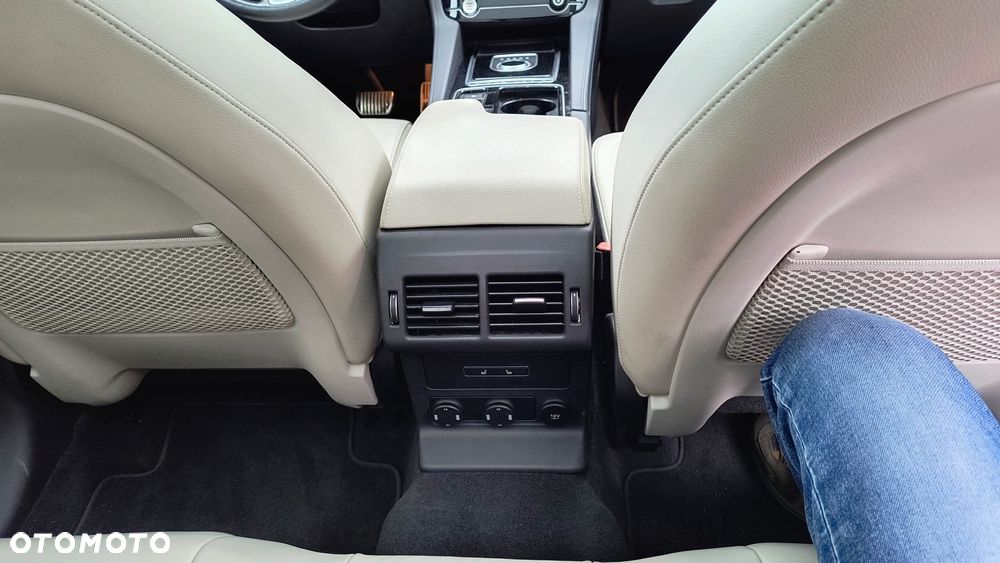 Jaguar F-Pace 2.0 i4D AWD Chequered Flag - 16