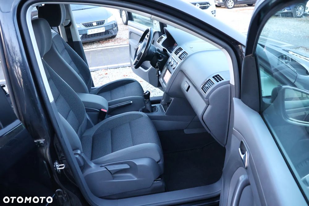 Volkswagen Touran 2.0 TDI DPF BlueMotion Technology Comfortline - 11